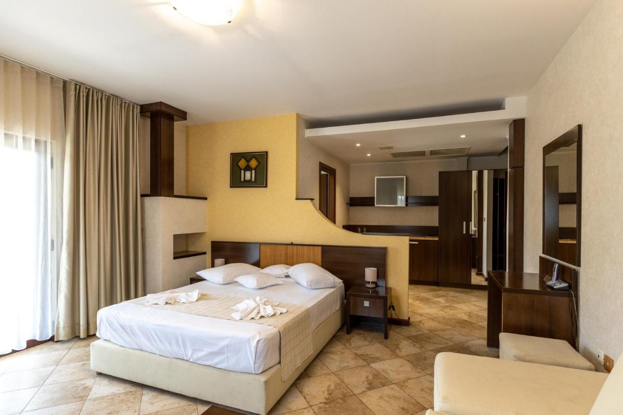 By Tony Hotel 4*